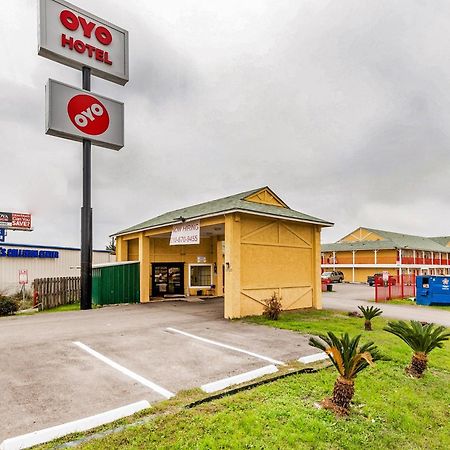 Oyo Hotel San Antonio Lackland Near Seaworld Extérieur photo