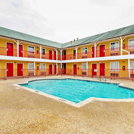 Oyo Hotel San Antonio Lackland Near Seaworld Extérieur photo