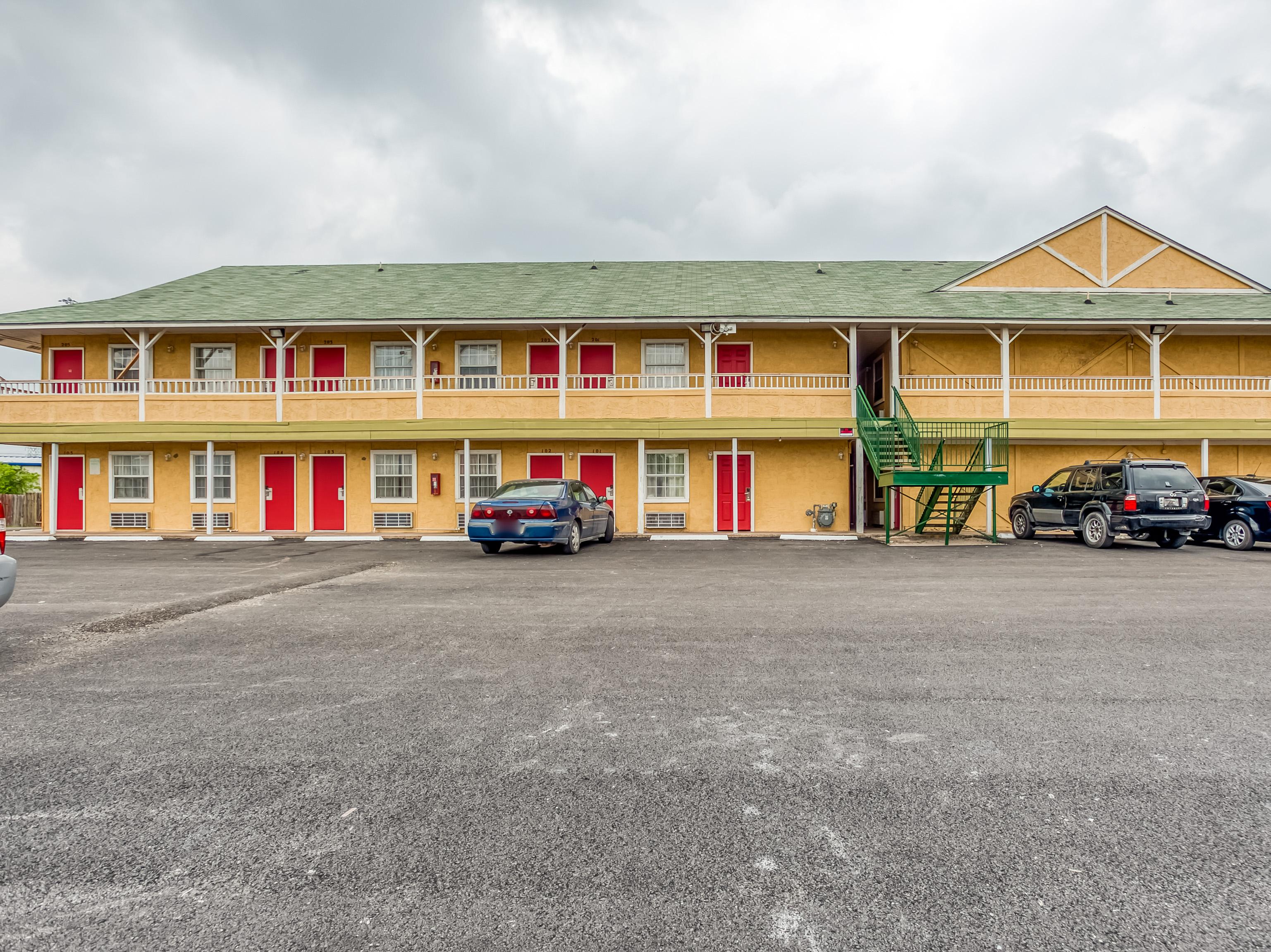 Oyo Hotel San Antonio Lackland Near Seaworld Extérieur photo