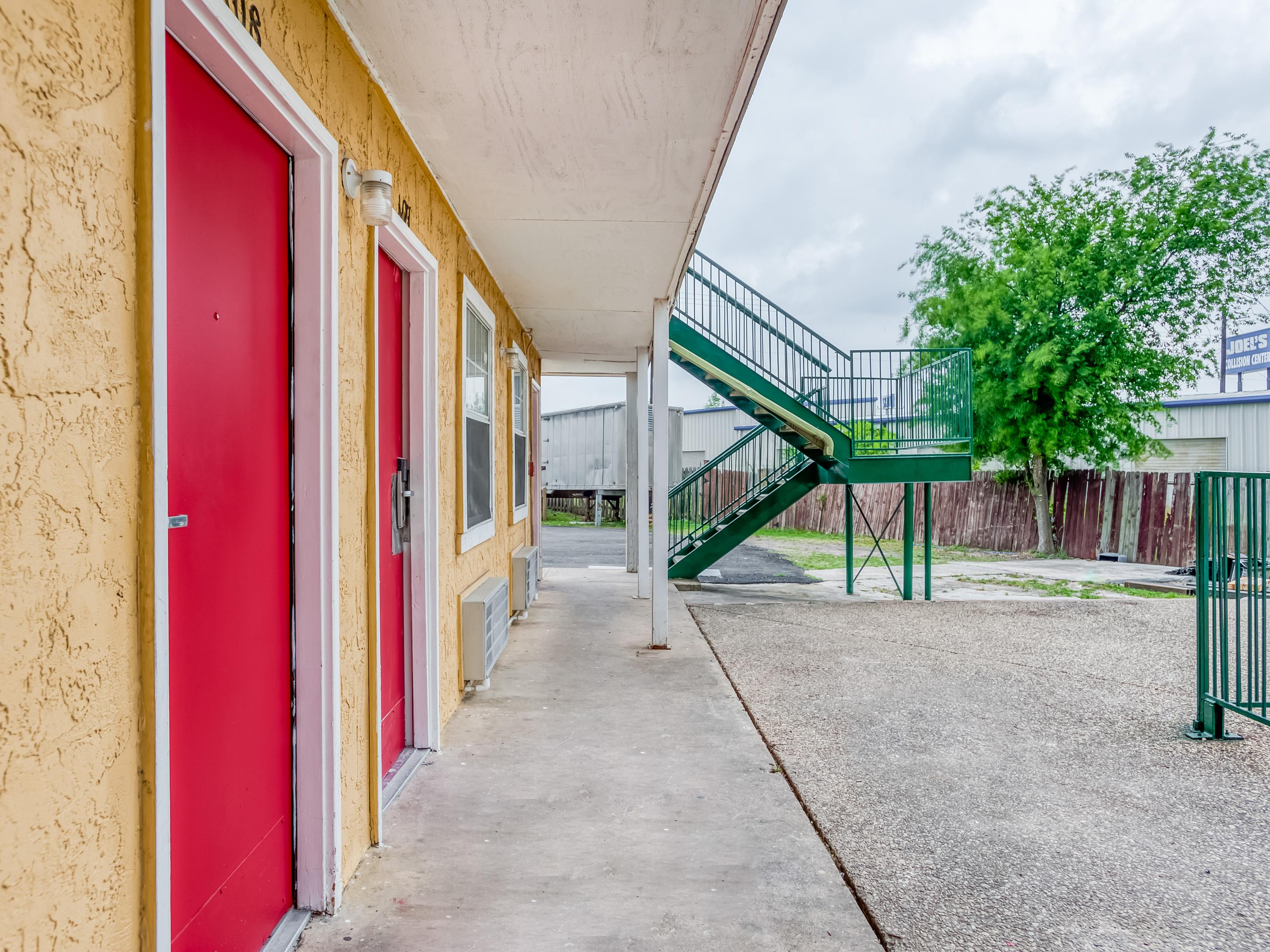 Oyo Hotel San Antonio Lackland Near Seaworld Extérieur photo