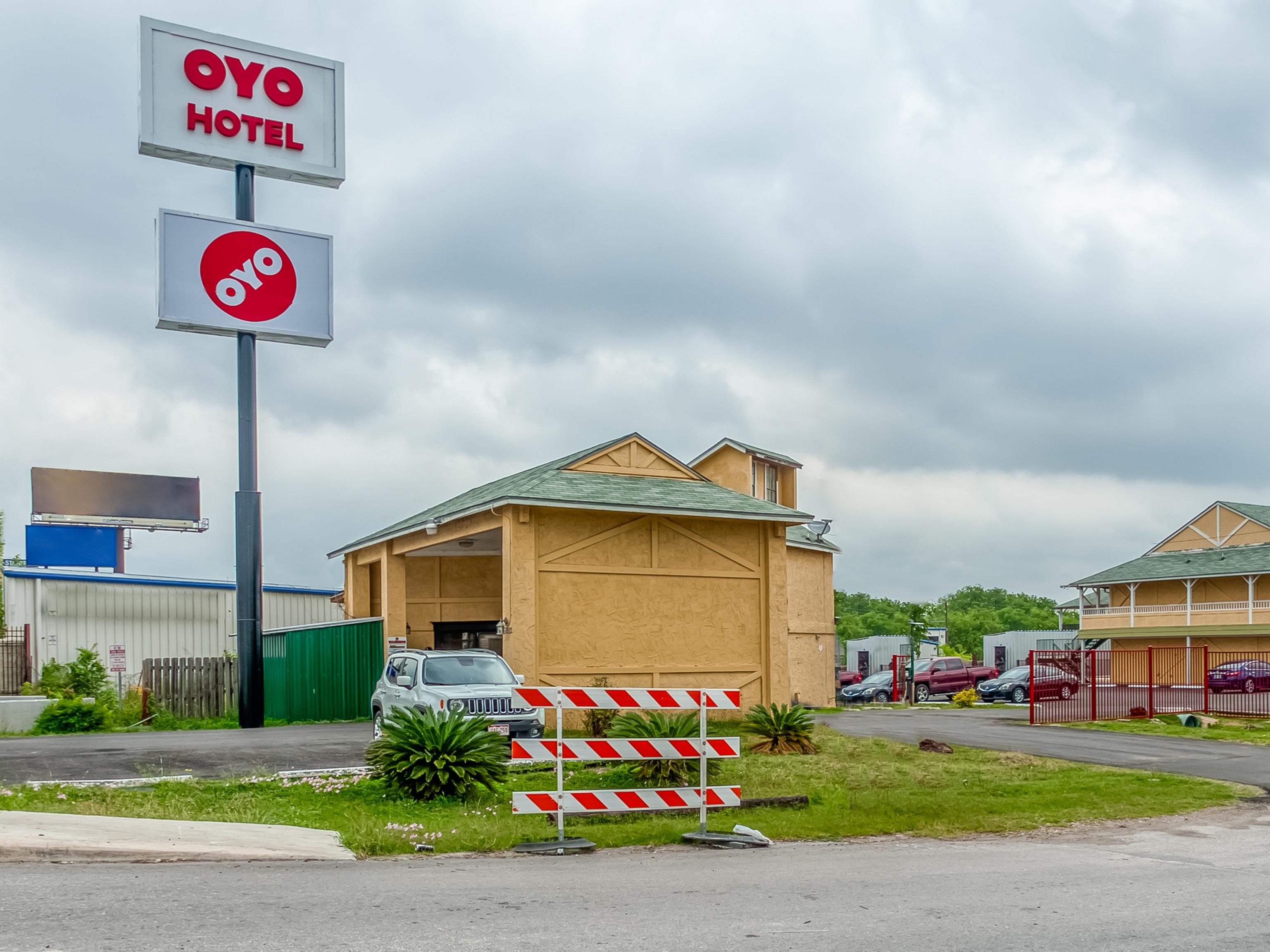 Oyo Hotel San Antonio Lackland Near Seaworld Extérieur photo