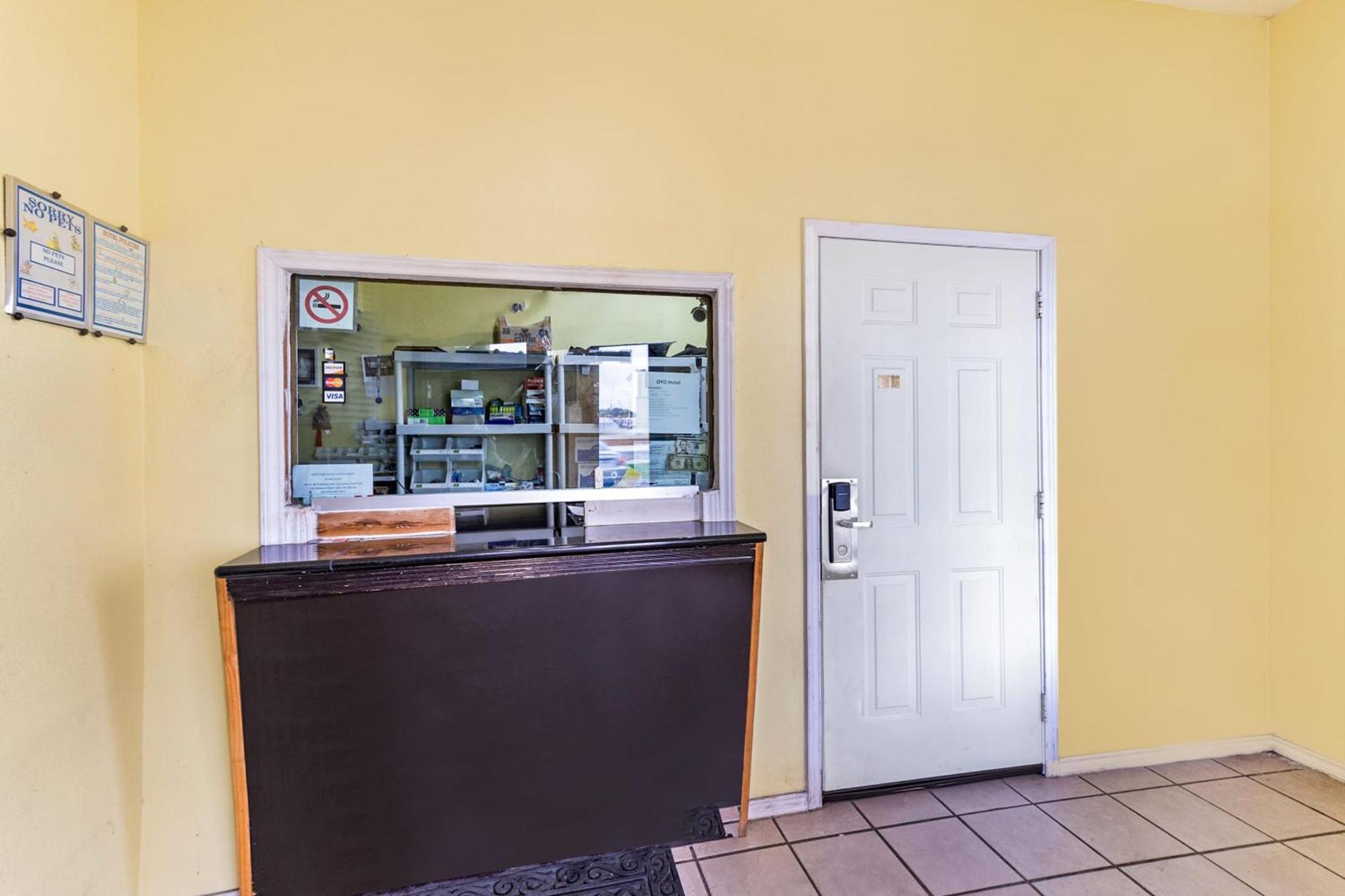 Oyo Hotel San Antonio Lackland Near Seaworld Extérieur photo