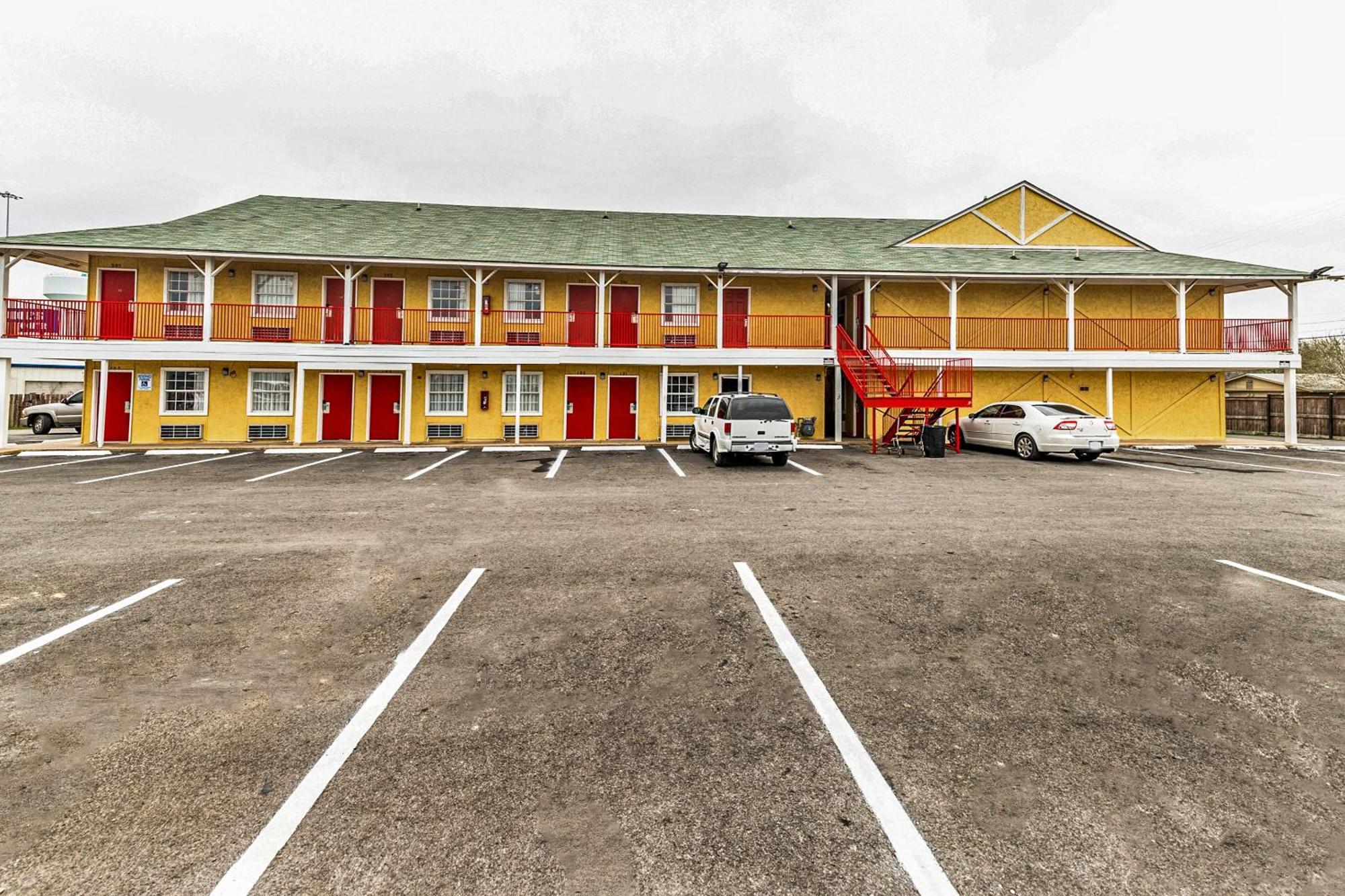 Oyo Hotel San Antonio Lackland Near Seaworld Extérieur photo