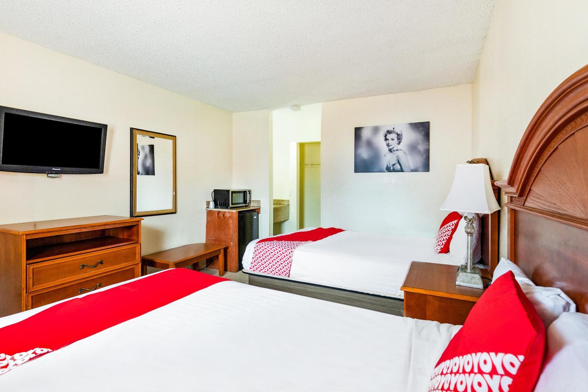 Oyo Hotel San Antonio Lackland Near Seaworld Extérieur photo