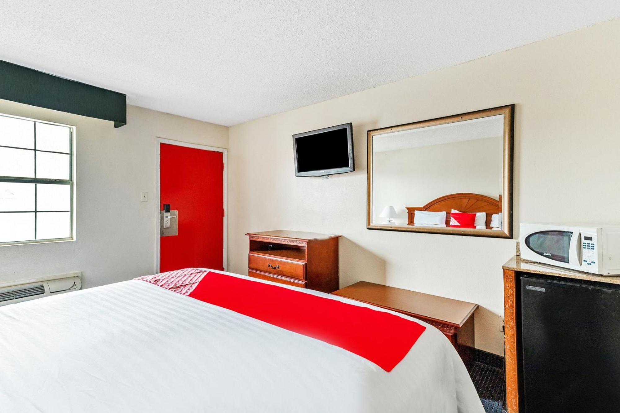 Oyo Hotel San Antonio Lackland Near Seaworld Extérieur photo