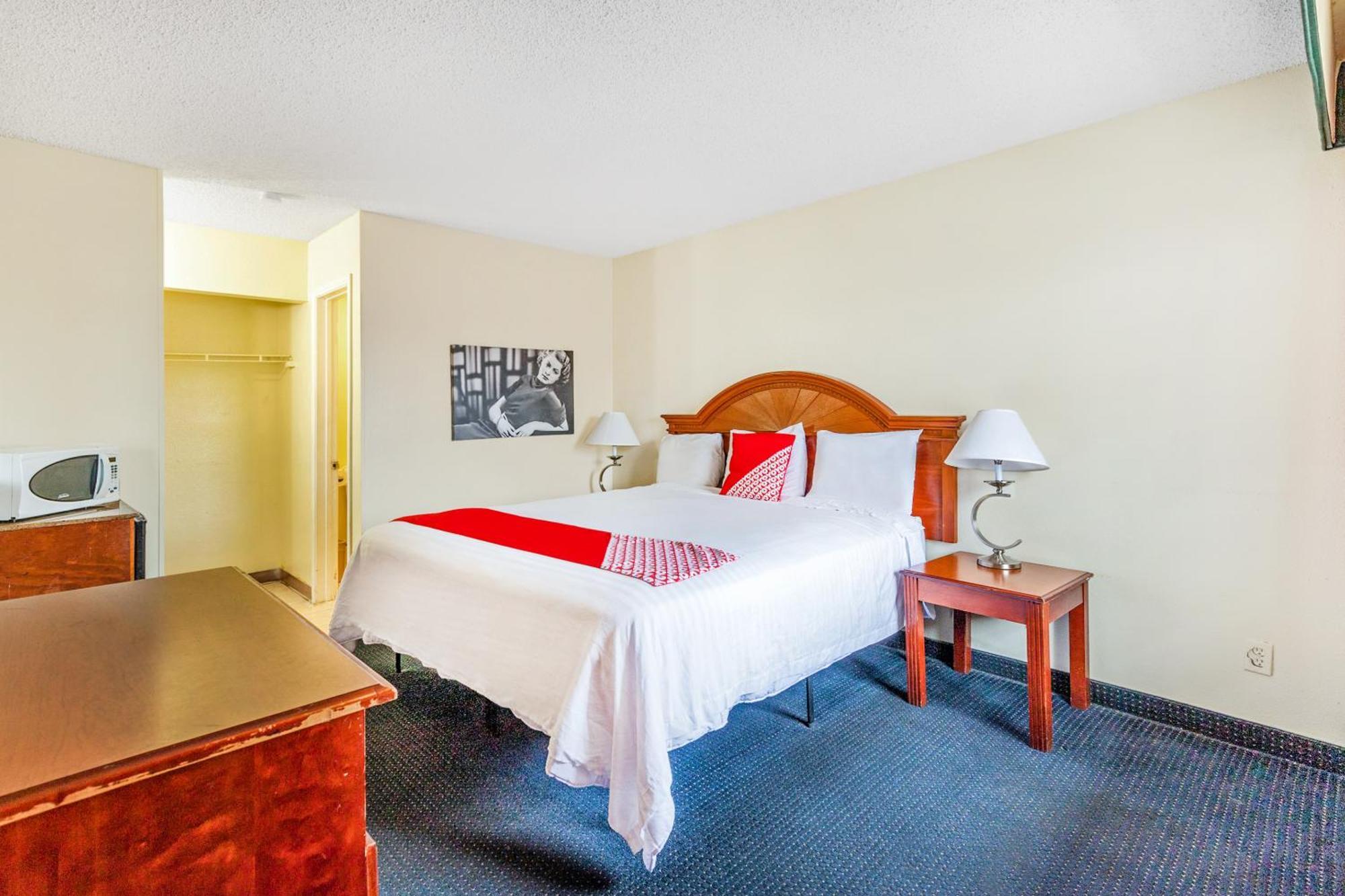 Oyo Hotel San Antonio Lackland Near Seaworld Extérieur photo